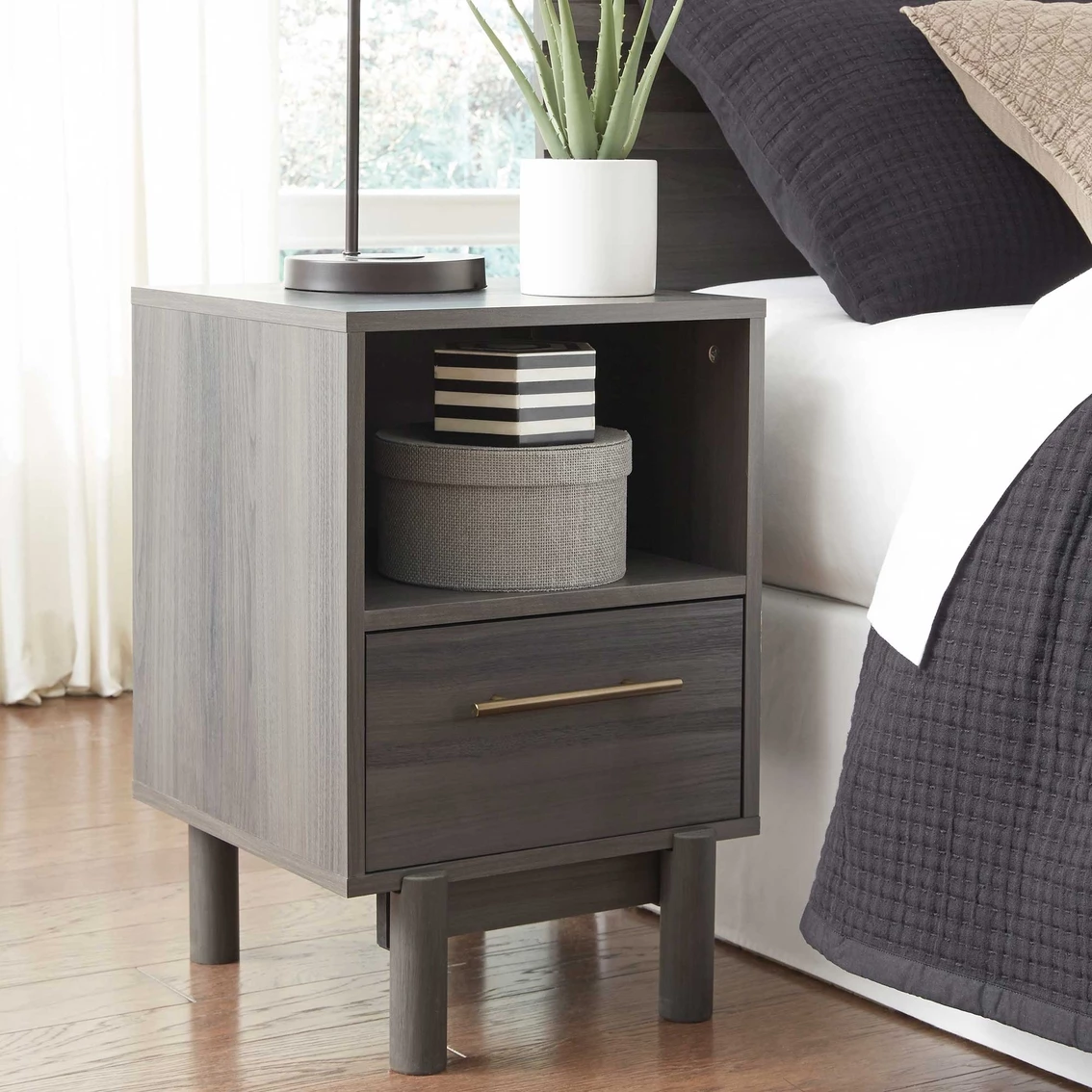 Wholesale ⌛ Signature Design By Ashley Brymont 1 Drawer Nightstand 😍 8 Wholesale ⌛ Signature Design By Ashley Brymont 1 Drawer Nightstand 😍 - Image 6